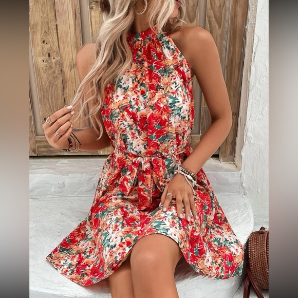 Dresses & Skirts - Bobo floral print halter mini dress